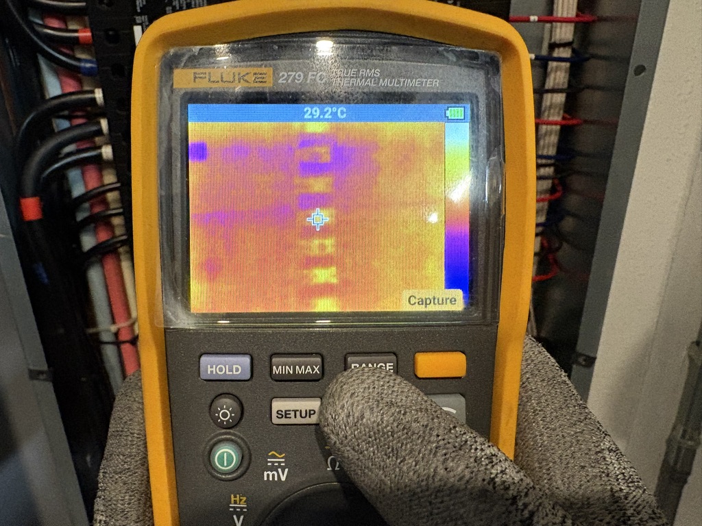 Imagen vertical de tablero eléctrico predictivo IMEC 6