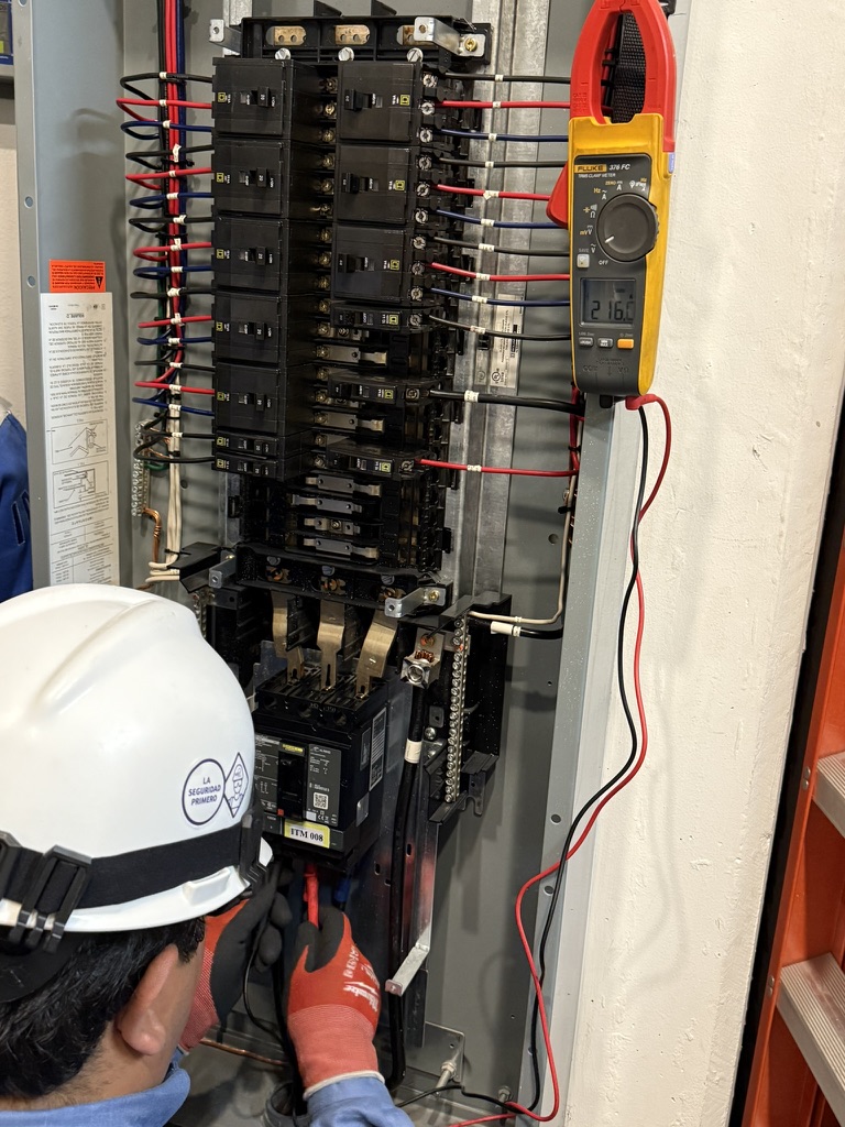 Imagen vertical de tablero eléctrico predictivo IMEC 5