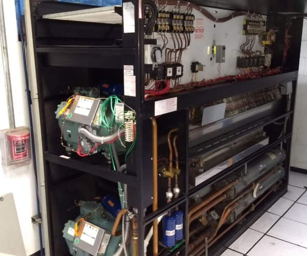 Imagen vertical de mantenimiento a aire acondicionado IMEC 2