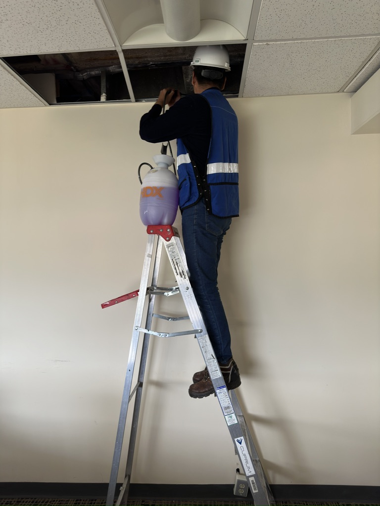 Imagen vertical de mantenimiento a aire acondicionado IMEC 4